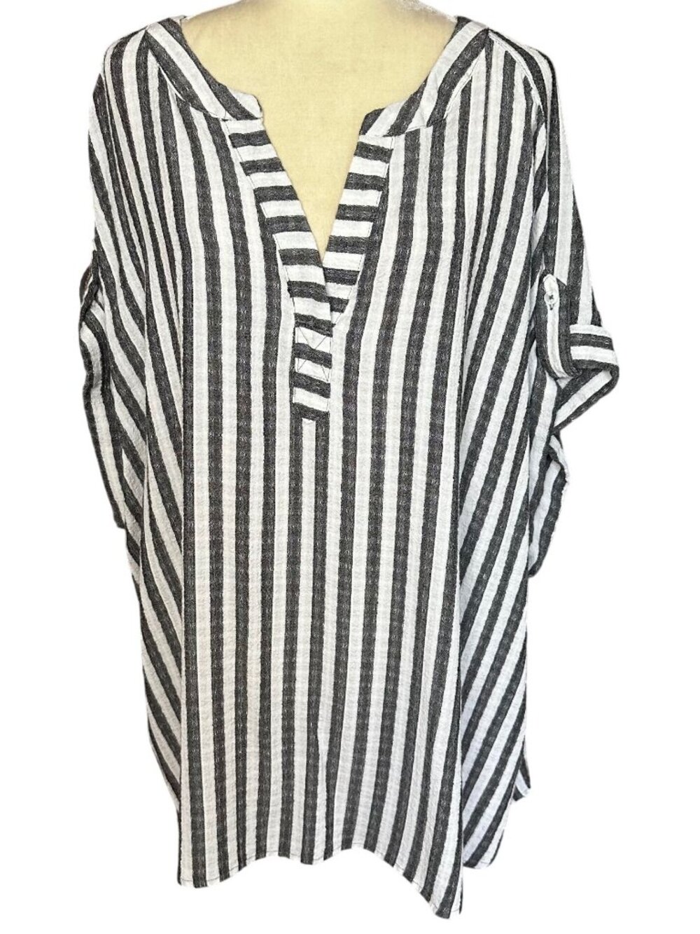 Jane + Delancey Stripe Boxy Top Plus 3X White Gray V-Neck Short Sleeve